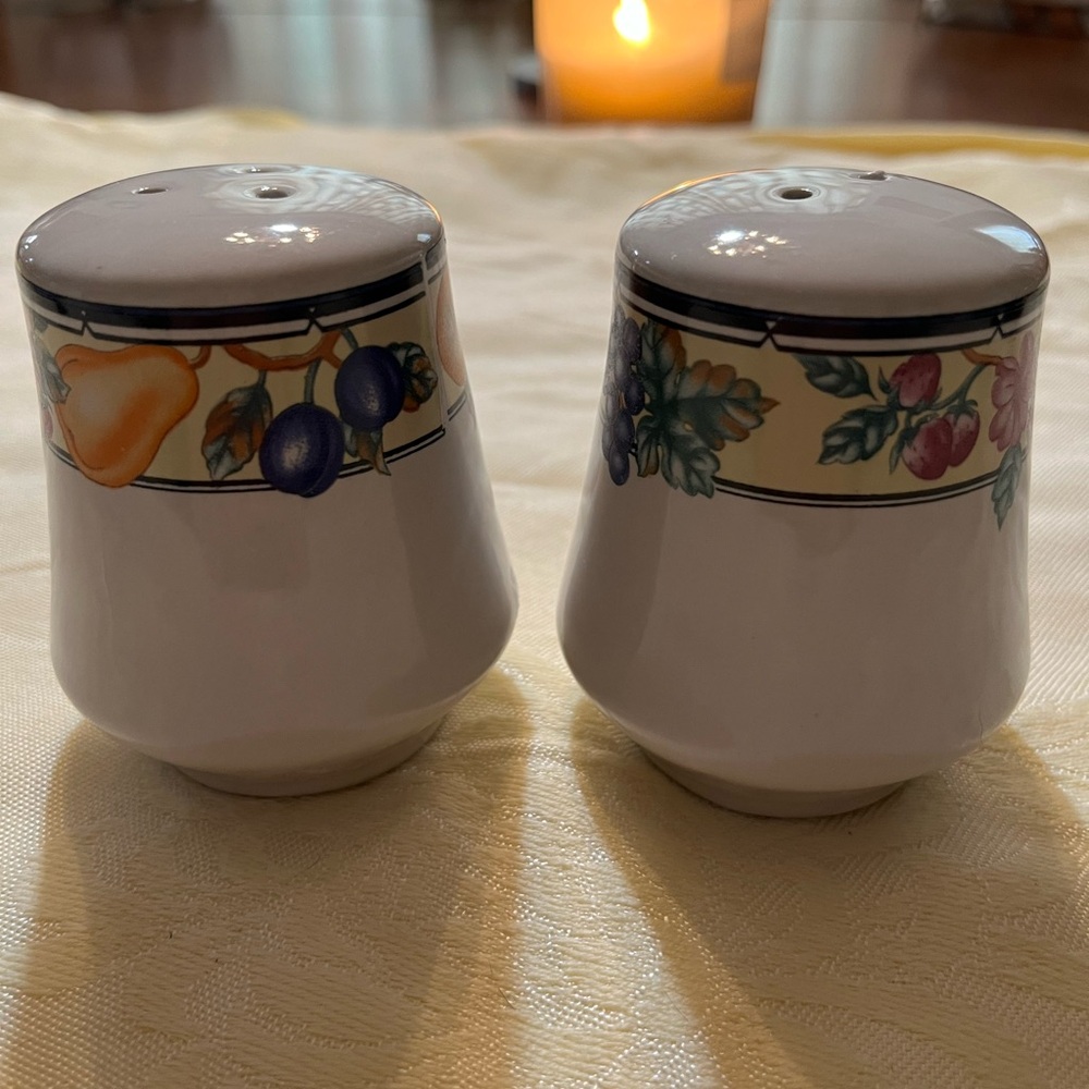 Vintage Fruit Salt and Pepper Shaker Set.